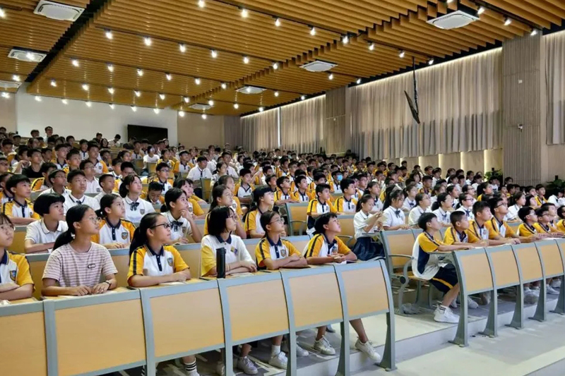 电白华附初中部华附少年阔步向前