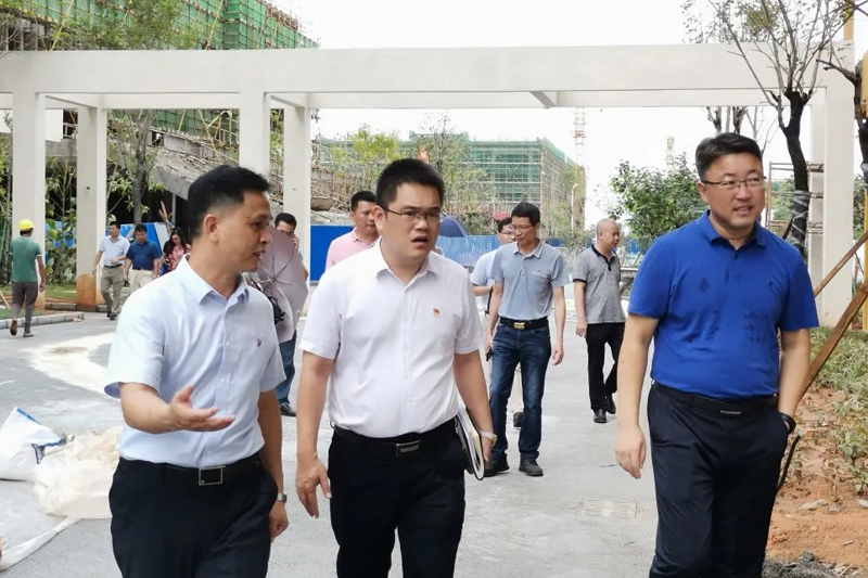 关怀化作雨滋润满校园电白区教育局梁镇源同志一行莅临我校督导开学