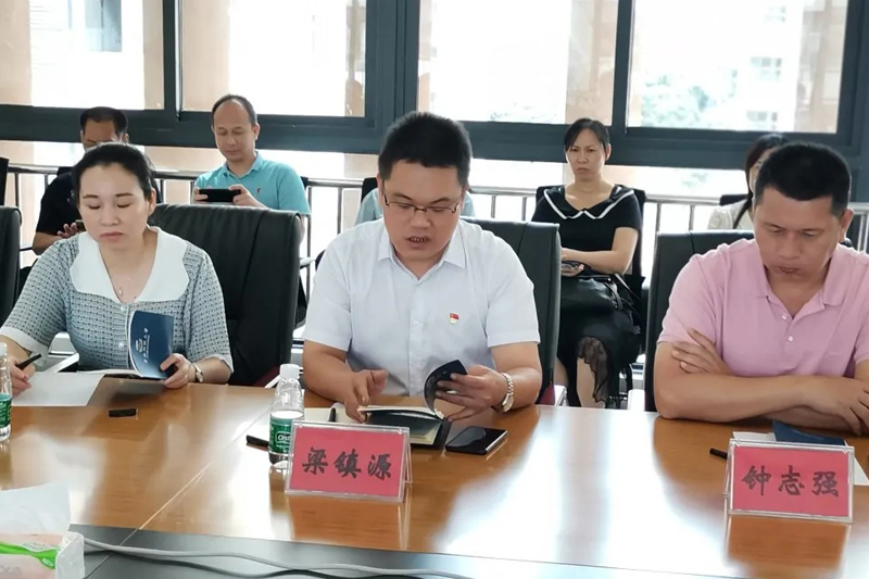 关怀化作雨滋润满校园电白区教育局梁镇源同志一行莅临我校督导开学