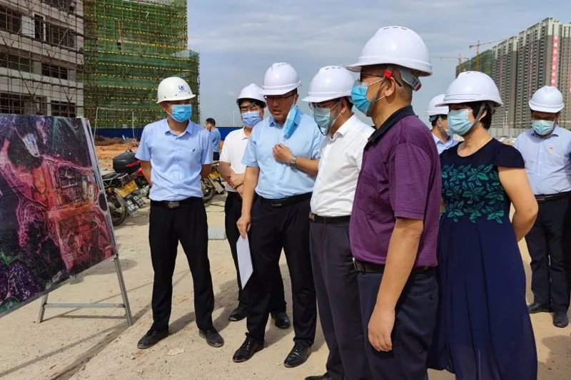 酷暑送关怀02——市人大常委会副主任林振光同志莅临我校开展调研