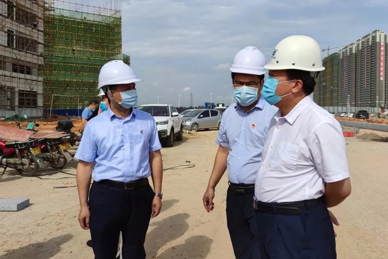 酷暑送关怀02——市人大常委会副主任林振光同志莅临我校开展调研