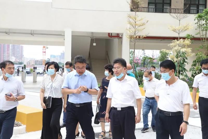 市人大常委会副主任林振光同志一行莅临我校开展开学准备和安全管理